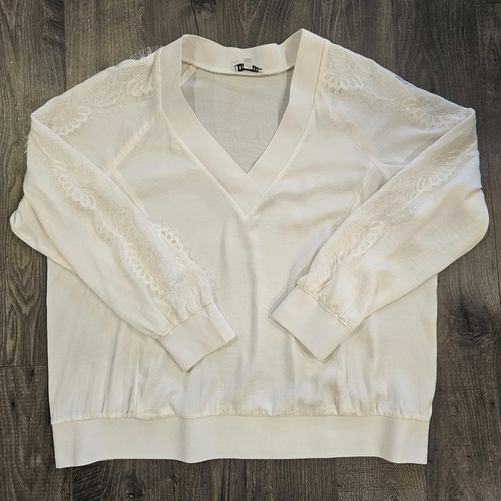 Women's Express XL Chic Ivory V-Neck Lightweight Sweater Lace Accents On Sleeves